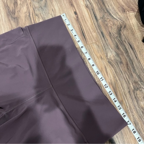 Athleta Salutation Stash Pocket II Capri Tight Leggings Volcanic Violet - Picture 13 of 14